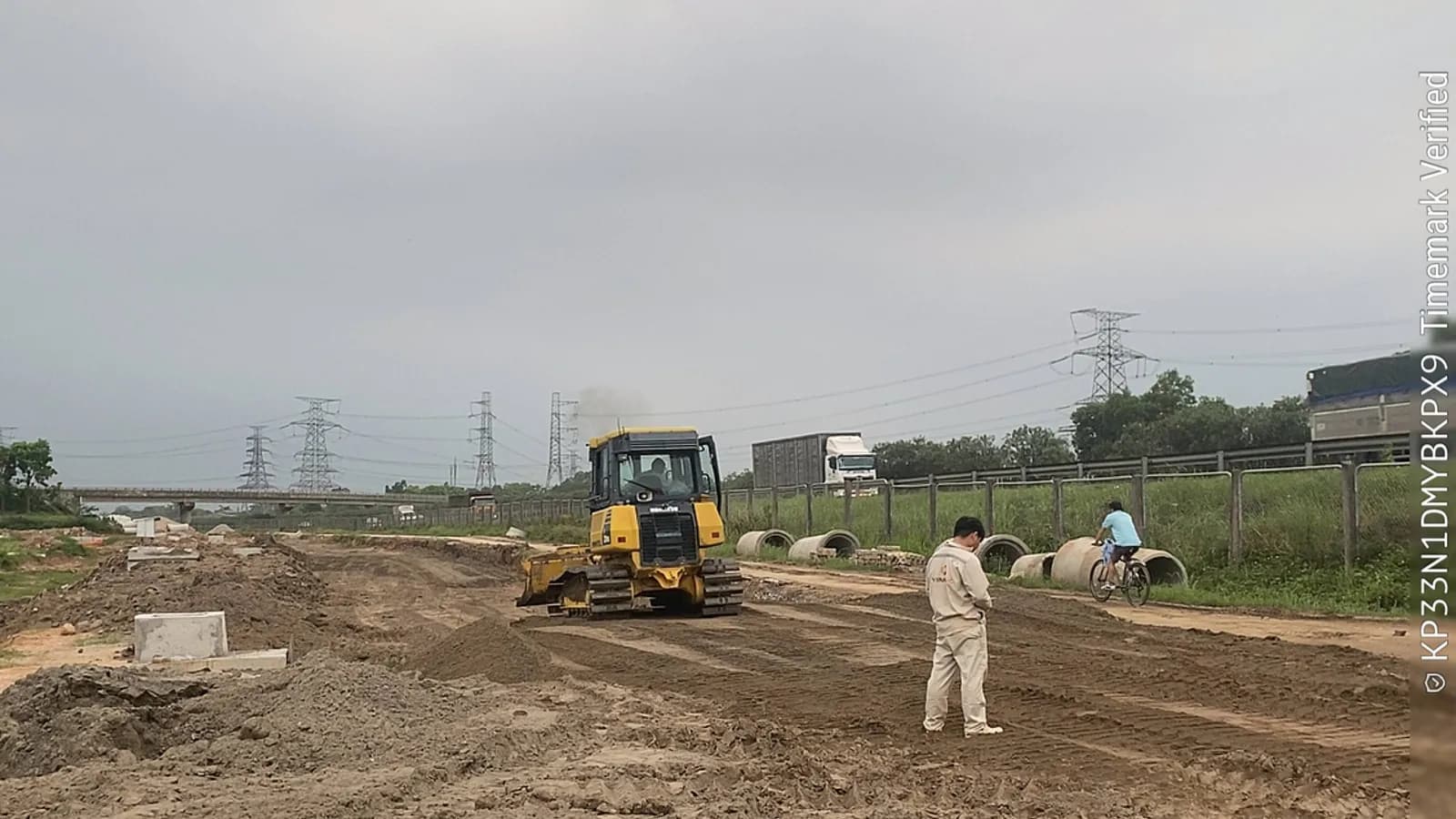Công trường thi công nền đường tại Quốc lộ 3 mới, Hà Nội